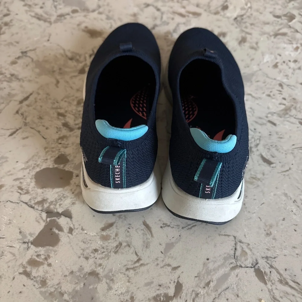 Women’s Skechers Navy Air Cooled Arch Fit Slip On Sneakers Sz 6